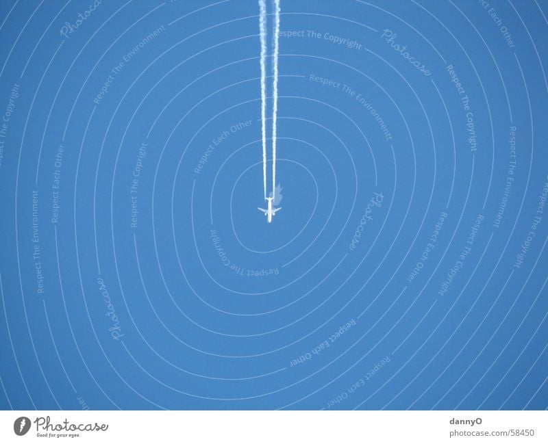 Flieger Flugzeug Streifen Himmel blau