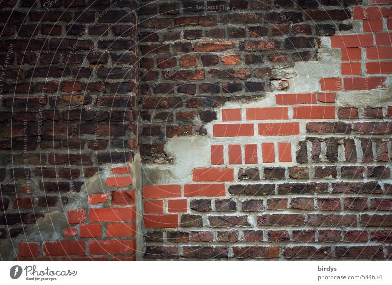 Mischmauerwerk Mauer Wand Backstein alt außergewöhnlich unbeständig Senior Stadt Wandel & Veränderung repariert Flickwerk Backsteinwand Farbfoto Außenaufnahme