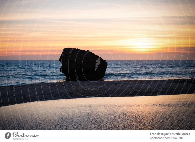 Wellen bei Sonnenuntergang am Strand von Matalascanas matalascanas higuera winken Felsen MEER Sommer Meer Natur Landschaft Wasser Küste Ufer Abenddämmerung