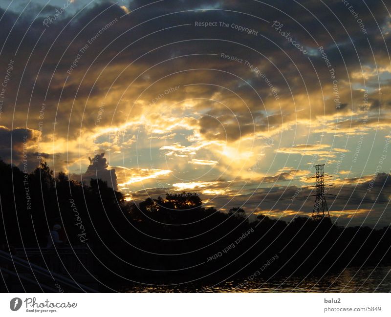 Abendhimmer über Sydney Wolken Sonnenstrahlen Licht Sehnsucht Abenddämmerung Küste