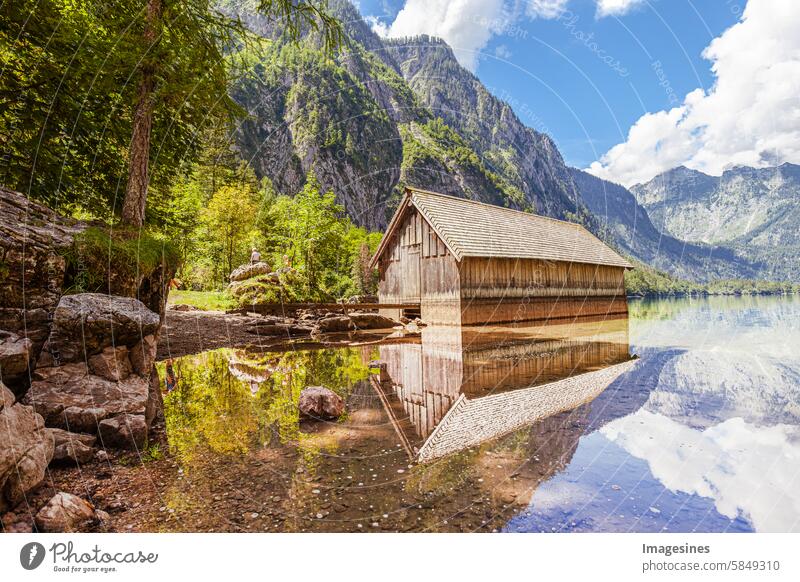 Bayerische Landschaft mit Bootshaus. Reiseziel Obersee Königssee, Berchtesgadener Land, Bayern, Deutschland Schönau am Königssee Alpen bayerisch