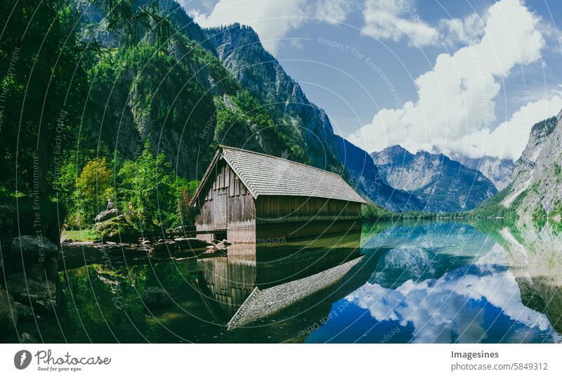 Bayerische Landschaft mit Bootshaus. Reiseziel Obersee Königssee, Berchtesgadener Land, Bayern, Deutschland Schönau am Königssee Alpen bayerisch