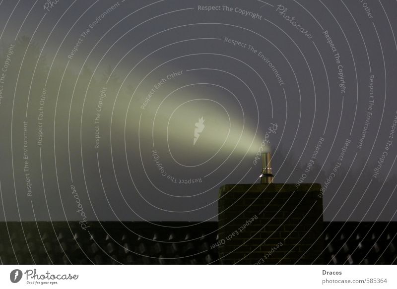 Vom Winde verweht Häusliches Leben Haus Heizung Luft Nachthimmel Dorf Gebäude Dach Schornstein Stein Metall Stahl dunkel gruselig grau kalt Mondschein Brise