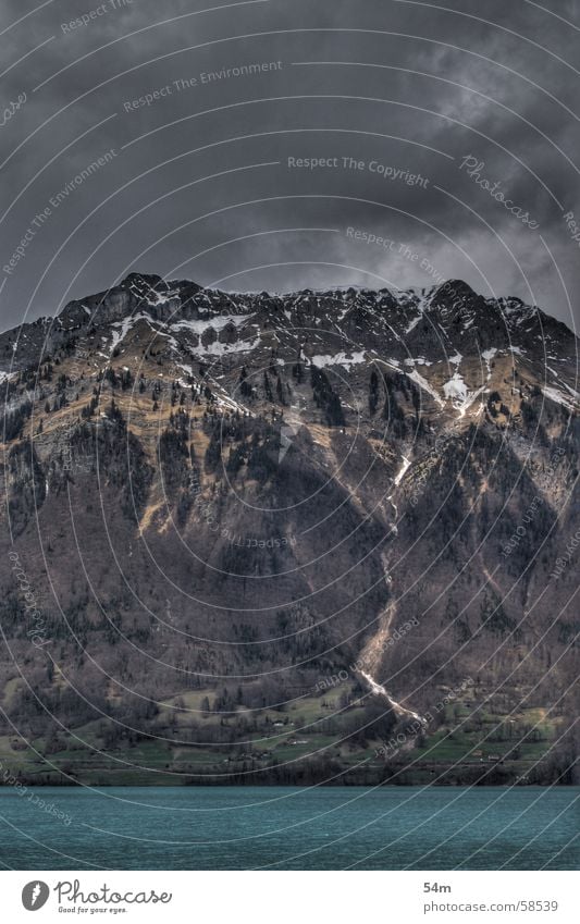 dark mountain dunkel grau schwarz Wolken beeindruckend kalt bedrohlich HDR Iseltwald Berner Oberland Schweiz Himmel Berge u. Gebirge Wasser blau Angst