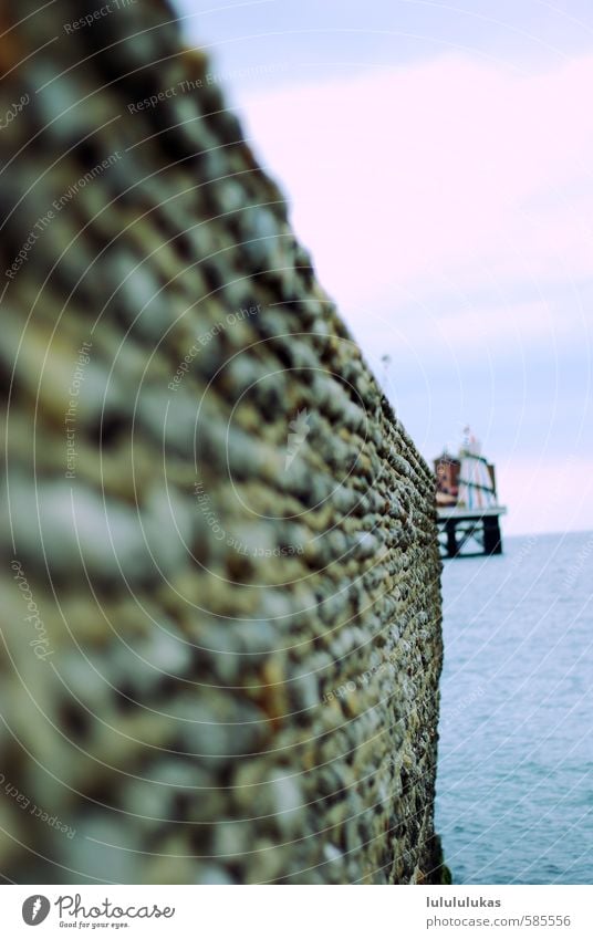 das ist eine mauer. Tourismus Ausflug Ferne Sightseeing Sommer Sommerurlaub Meer Natur Landschaft Wasser Schönes Wetter Brighton England Europa Pier