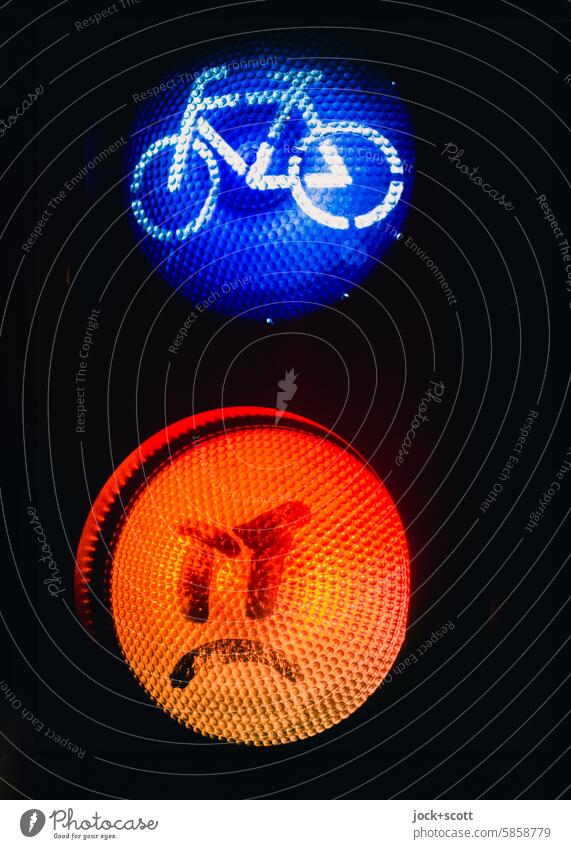 immer Ärger mit den Radfahrern Fahrradampel Verkehrszeichen Verkehrswege Sicherheit Streulicht Signal Hintergrund neutral Technik & Technologie Ampel Mobilität