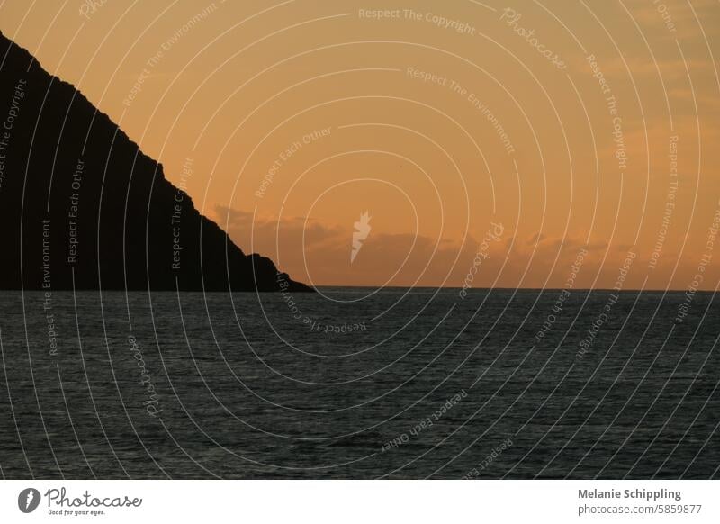 Sonnenuntergang an der irischen Atlantikküste Sonnenuntergangsstimmung Sonnenuntergang Meer Irland Abendstimmung Klippe Berg Ozean Wasser