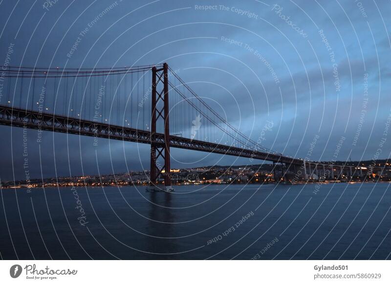 Ponte 25 de Abril über den Tejo in Lissabon, Portugal Brücke tejo Tejo-Brücke Sehenswürdigkeit Fluss Sonnenaufgang Städtereise Tourismus