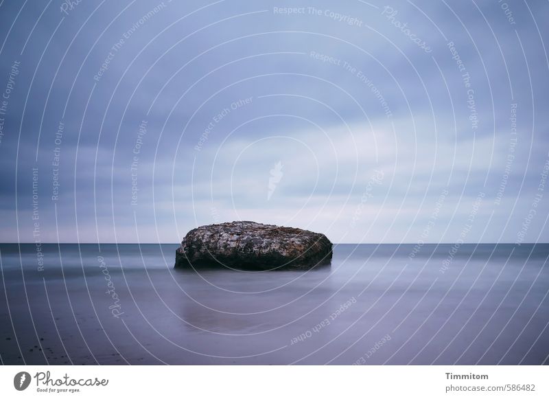 Meditation. Ferien & Urlaub & Reisen Umwelt Natur Wasser Himmel Wetter Nordsee Horizont Schatten Beton ästhetisch dunkel blau schwarz Gefühle Gelassenheit ruhig