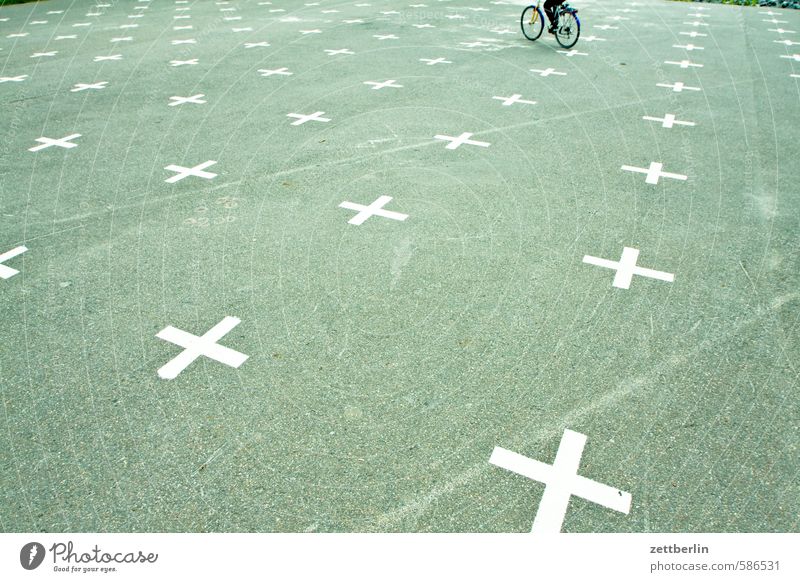 Fahrrad auf der Matrix Asphalt Berlin Erholung Fahrradfahren Fahrradtour Radrennfahrer Garten gleisdreieck Kreuz Erholungsgebiet Park Parkplatz Platz wallroth