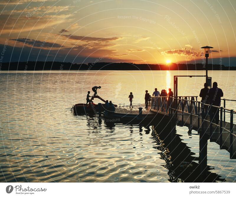 Stauseeabend See Strand Menschengruppe Kinder Jugendliche Erwachsene Mädchen Freizeit & Hobby Fröhlichkeit Sommerurlaub Freude Schwimmen & Baden 8-13 Jahre