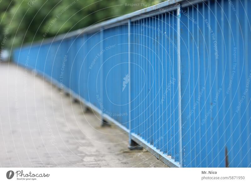 Brückengeländer Wege & Pfade Metall Geländer blau Verkehrswege Bauwerk Konstruktion Sicherheit