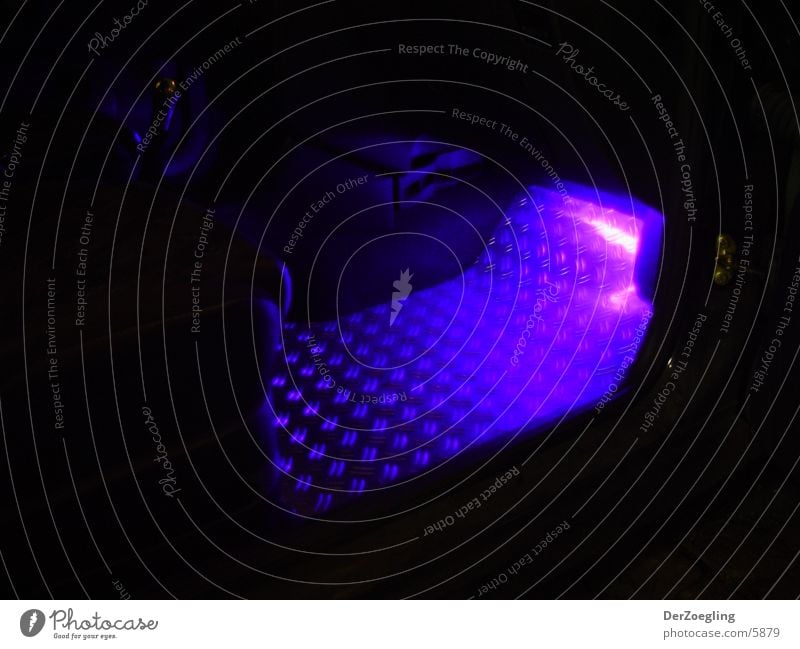 tüv-probleme Fußmatte Schwarzlicht dunkel Verbote violett schwarz Langzeitbelichtung vw polo riffelblech aluminirum Lampe glow PKW Tuning verschönern