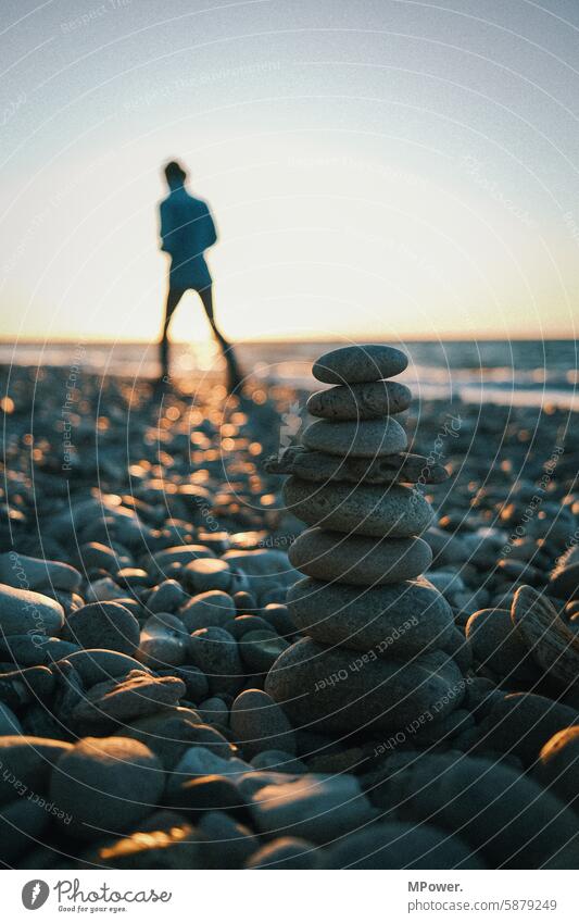 beach walk meer strand Sonnenuntergang Mensch steinernes meer Steine steinturm laufen himmel Horizont Küste Landschaft Abend urlaub Ostsee Erholung Tourismus