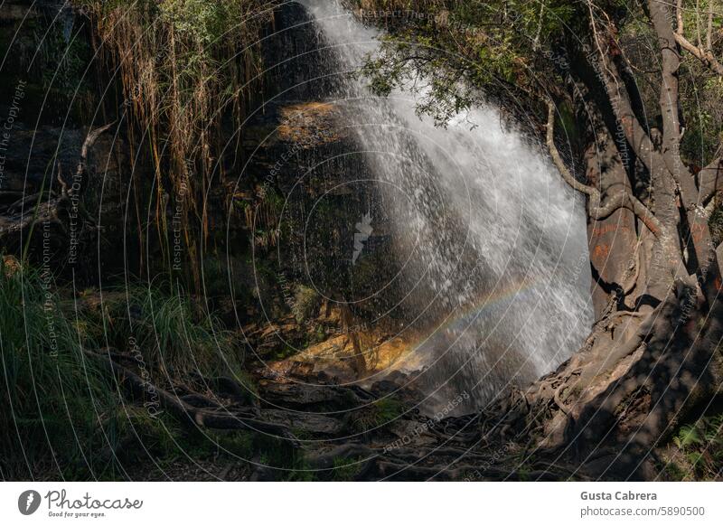 Wasserfall in den peruanischen Bergen. Peru Anden Andengebirge Berge u. Gebirge Außenaufnahme Natur Landschaft Südamerika Ferien & Urlaub & Reisen Farbfoto See