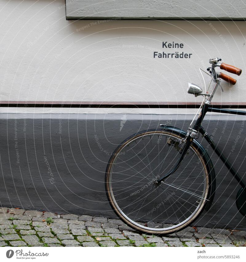 umgekehrte Psychologie Fahrrad Fahrräder Fahrradfahren Verkehrsmittel Rad Mobilität Freizeit & Hobby parken Stadt umweltfreundlich Verbote Verbotsschild