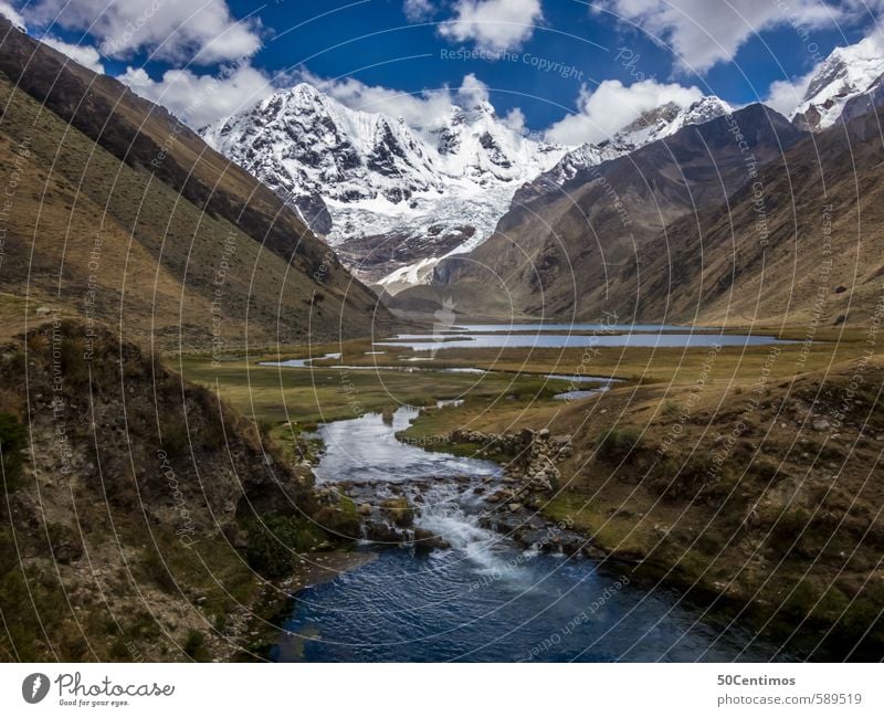 Gebirgsfluss in den Anden von Peru Ferien & Urlaub & Reisen Tourismus Ausflug Abenteuer Ferne Freiheit Safari Expedition Sommerurlaub wandern Bergsteigen Umwelt