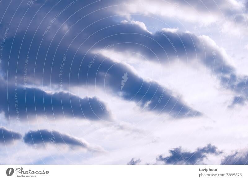 Dramatischer Himmel vor dem Sturm Wut Atmosphäre Hintergrund schlecht schön schwarz kahl blau Kohlendioxid sich[Akk] ändernd Klima Cloud Wolken Wolkenlandschaft