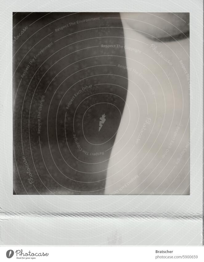 Helle und dunkle Tage Vintage Akt Polaroid Impossible Project Sofortbildkamera abstrakt Hüfte Brust Yin und Yang