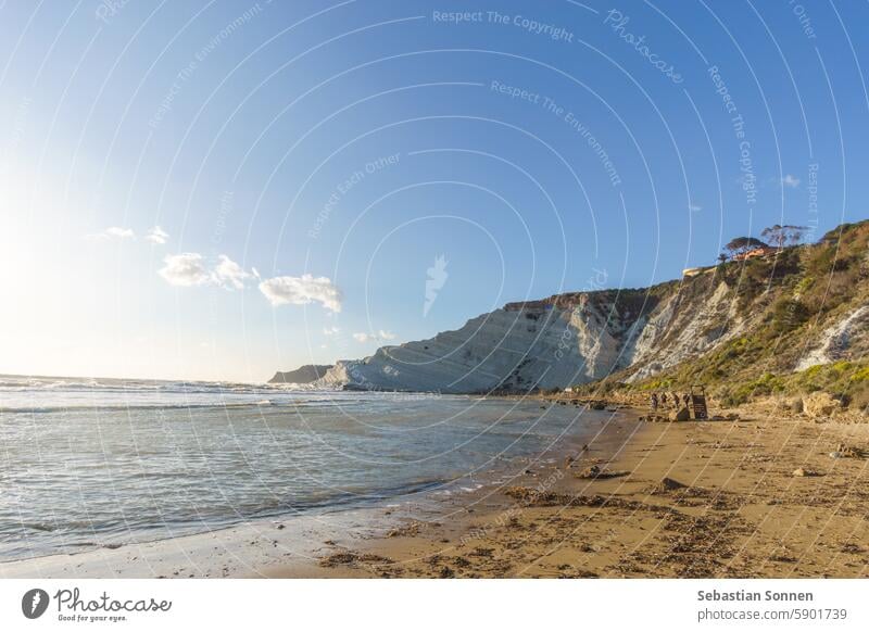 Weiße Felsenklippe, genannt Treppe der Türken oder Scala dei Turchi, an der Mittelmeerküste mit Strand, Realmonte, Sizilien, Italien Küste Natur reisen MEER