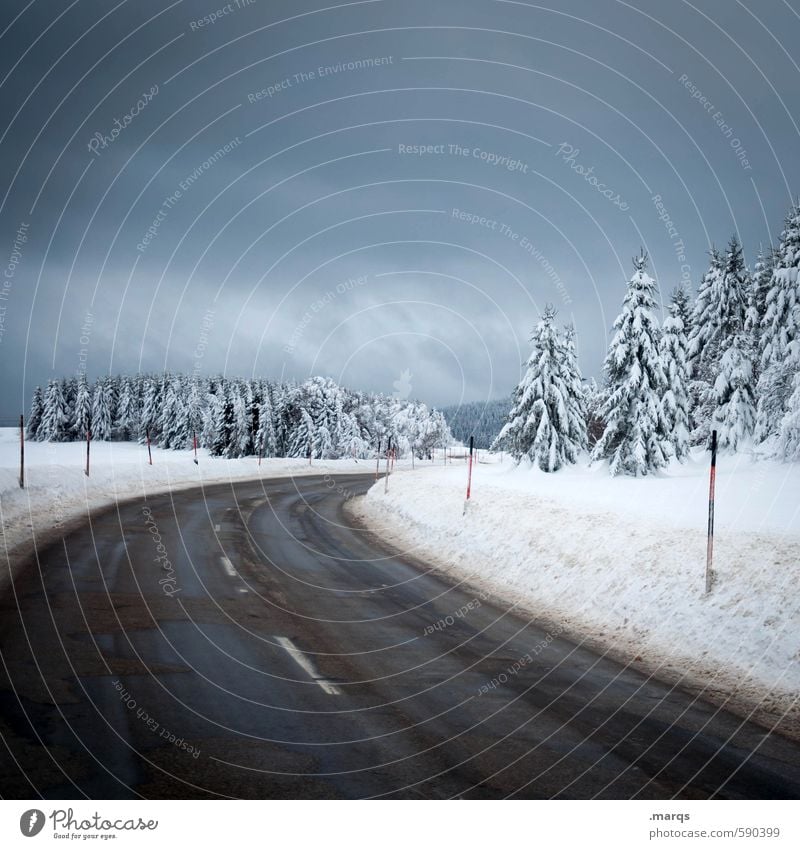 Über den Berg Ausflug Winter Schnee Winterurlaub Berge u. Gebirge Umwelt Natur Landschaft Himmel Gewitterwolken Klima Unwetter Eis Frost Baum Hügel Verkehr