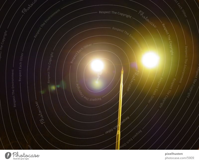 zwillingslichter Licht Lampe Straßenbeleuchtung Laterne dunkel Nacht Langzeitbelichtung