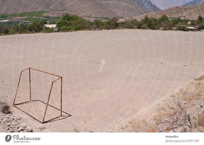 Fußballfeld Sport Pokal Bildung Kind Dorf Menschenleer kämpfen Ferien & Urlaub & Reisen Spielen sportlich Chile Lateinamerika Viertel Jugendliche Erfolg Tor