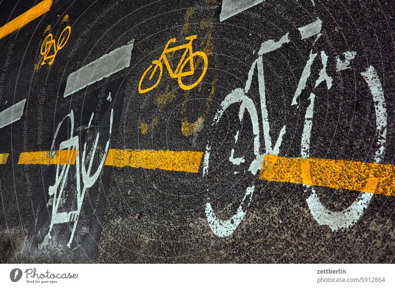 Fahrradweg architektur berlin büro city deutschland fassade fenster froschperspektive gebäude hauptstadt haus himmel hochhaus innenstadt kiez leben licht mitte