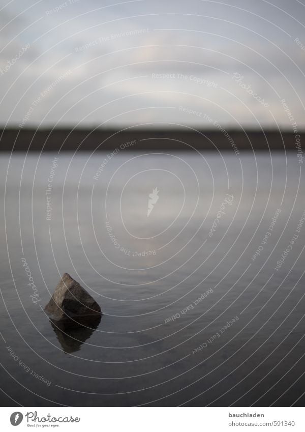 Stein Umwelt Natur Landschaft Erde Luft Wasser schlechtes Wetter Menschenleer einfach blau grau Halde Haniel Farbfoto Außenaufnahme Textfreiraum rechts Tag