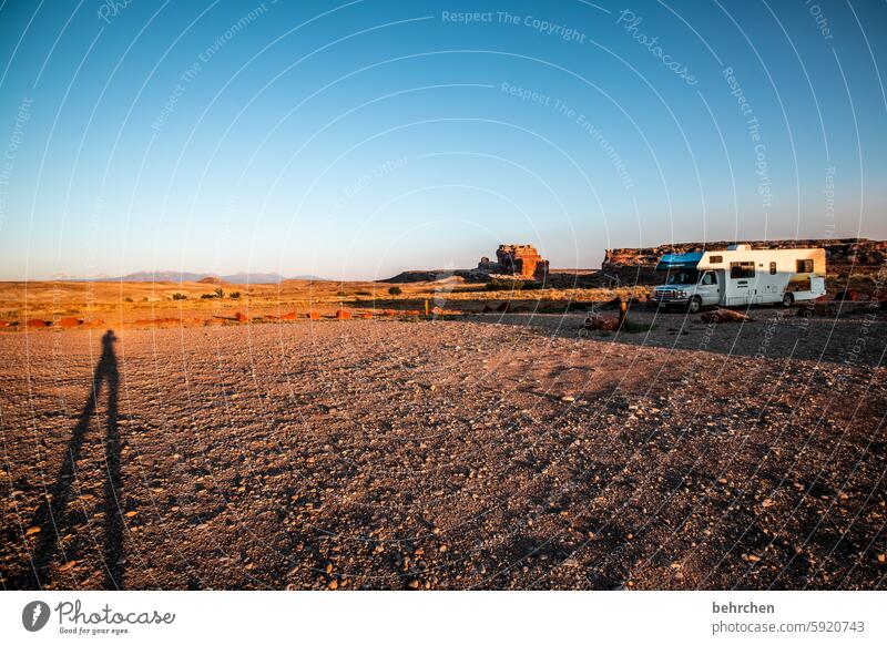 schattendasein Abenddämmerung Nacht schlafen Dämmerung Wildnis Campingplatz campen Sonnenuntergang Sand Farbfoto Fernweh Ferne Landschaft