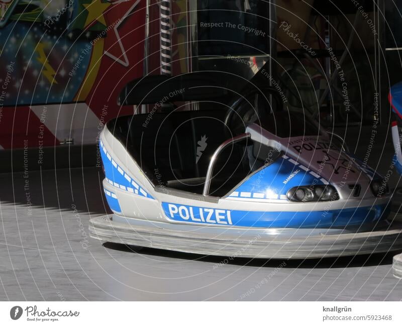 Polizei Autoscooter elektrisch Freizeit & Hobby Kirmes vergnügen fahren Freude Spaß haben Fahrgeschäfte Mobilität kirmesbesuch Jahrmarkt Vergnügungspark