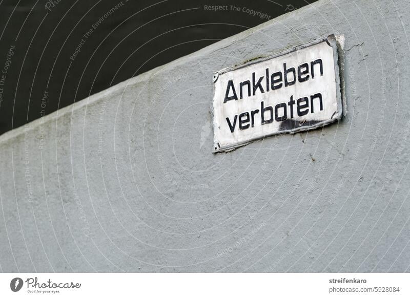 UT Nur Schweben ist schöner - Ankleben nicht Schild Verbot Plakat plakatieren Verbotsschild Zeichen Hinweisschild Schilder & Markierungen Warnhinweis verboten