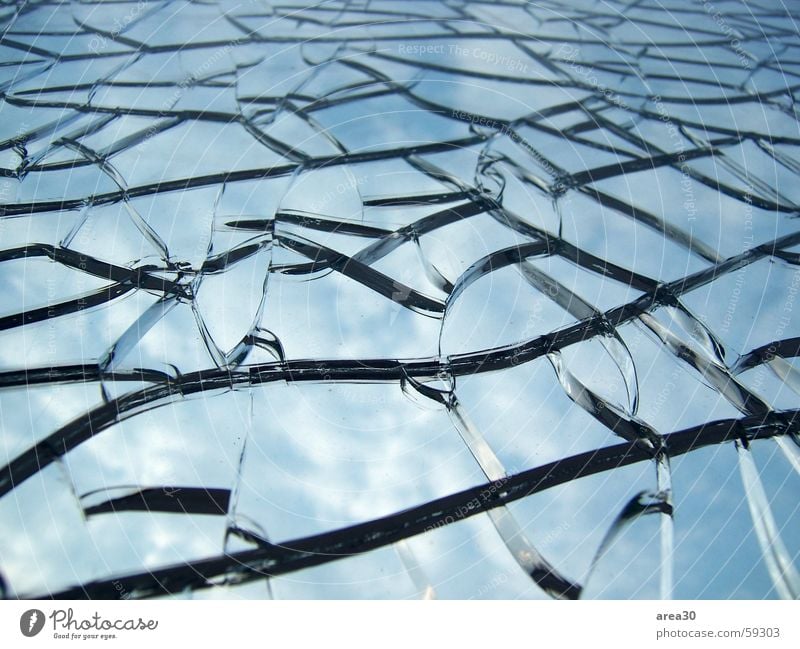 Broken Sky gesplittert Glassplitter verschandeln Wolken gebrochen gerissen kaputt Splitter springen Glasscheibe Zerstörung Außenaufnahme Himmel Scherbe