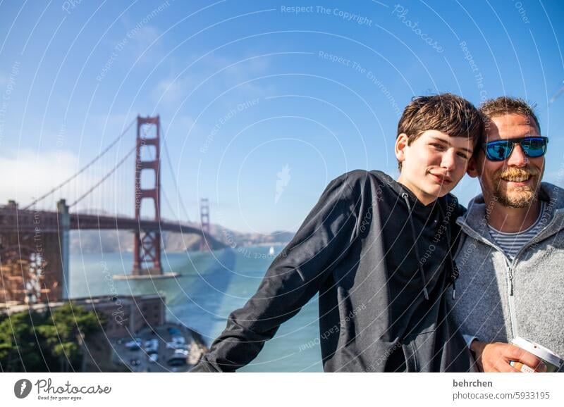 vater und sohn Kalifornien Attraktion Sehenswürdigkeit Architektur Brücke Wahrzeichen Golden Gate Bridge außergewöhnlich fantastisch USA San Francisco Himmel