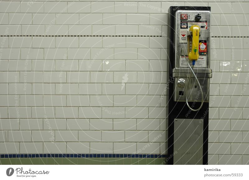 calling die 2te Telefon U-Bahn New York City phone phonecall Publikum