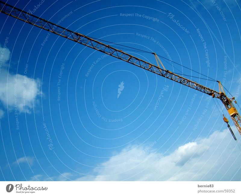 Lastenesel Kran heben gelb Baustelle Wolken Stahl Arbeit & Erwerbstätigkeit bauen blau Himmel ziehen machen kondens Seil