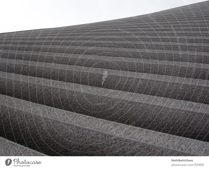 Landstreifen Fassade grau Streifen Geometrie leer hart Glätte Stein Perspektive Schatten Linie Lücke ruhig Treppe