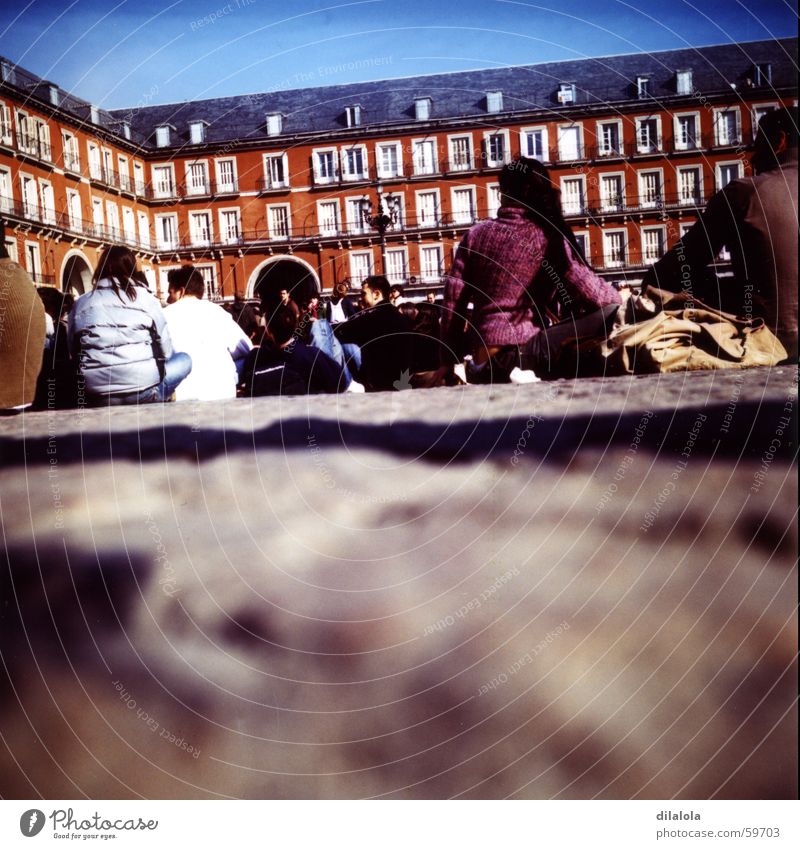 dobles mitades_01 Madrid Lomografie Mensch Spanien Stadt c-41 Plaza Mayor friends Jugendliche street Kunst Sonne