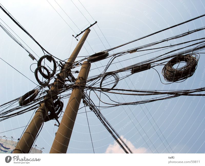 kabelsalat China Shanghai Elektrizität Himmel beeindruckend Sommer Asien cina Kabel cable cavi electricity elettricità cielo blu blau azzurro palo Strommast