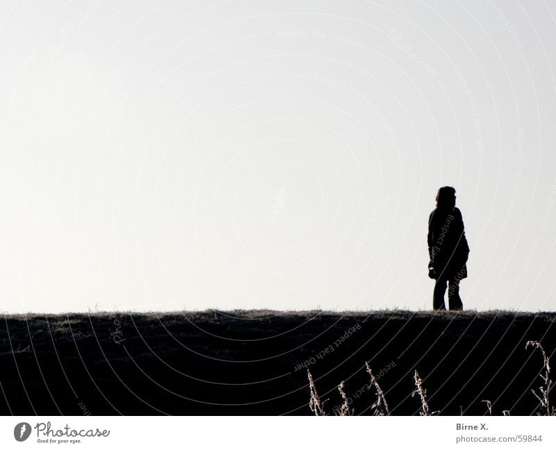 Alone Einsamkeit Gras Deich Gegenlicht Frau Denken Spaziergang gehen Silhouette Himmel Schatten Natur