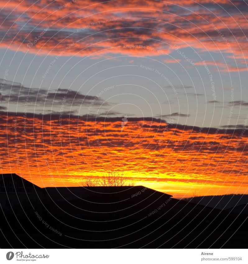 Schöpfung zweiter Tag Urelemente Himmel nur Himmel Wolken Sonnenaufgang Sonnenuntergang Schönes Wetter Dorf Haus leuchten ästhetisch außergewöhnlich fantastisch