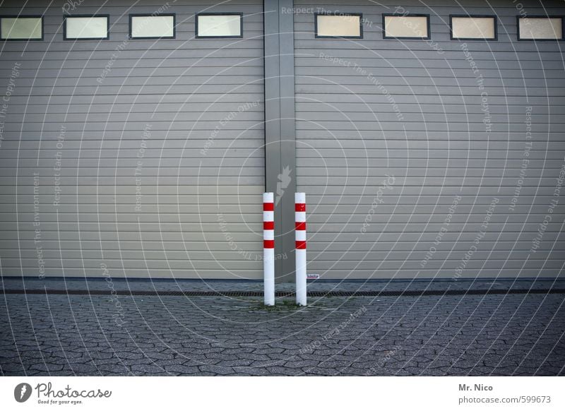 torwächter Industrieanlage Tor Gebäude Fassade Fenster Sicherheit Güterverkehr & Logistik Arbeit & Erwerbstätigkeit Handel Poller 2 Rolltor Halle Lagerhalle