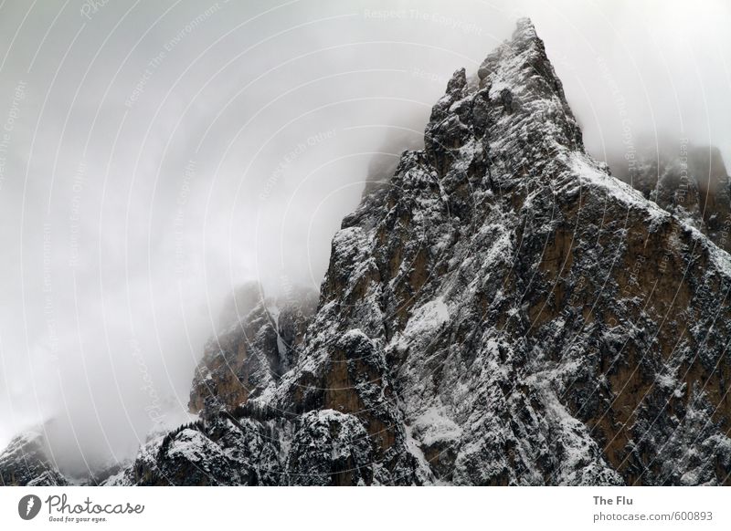 In eisigen Höhen Ferien & Urlaub & Reisen Winter Schnee Winterurlaub Berge u. Gebirge wandern Natur Landschaft Wolken Wetter schlechtes Wetter Unwetter Wind