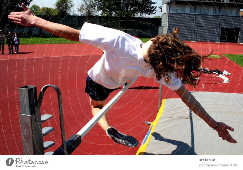 bogenspannung Hochsprung springen Stadion Sportveranstaltung Leichtathletik highjump Elektrizität