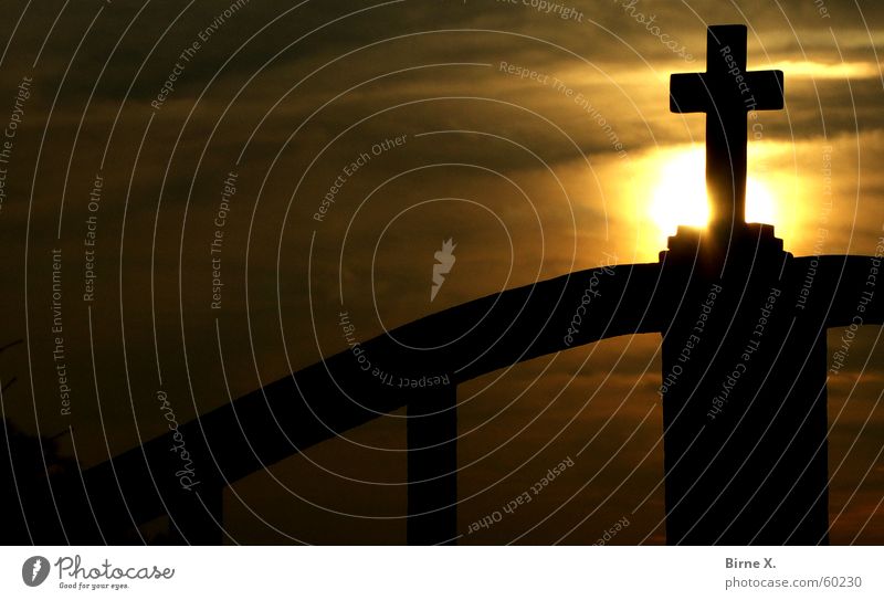 The Cross Sonnenuntergang Eisen Eisentor Schmiedeeisen Religion & Glaube Kruzifix Abenddämmerung Götter Rücken Tor Gott Schmiedekunst