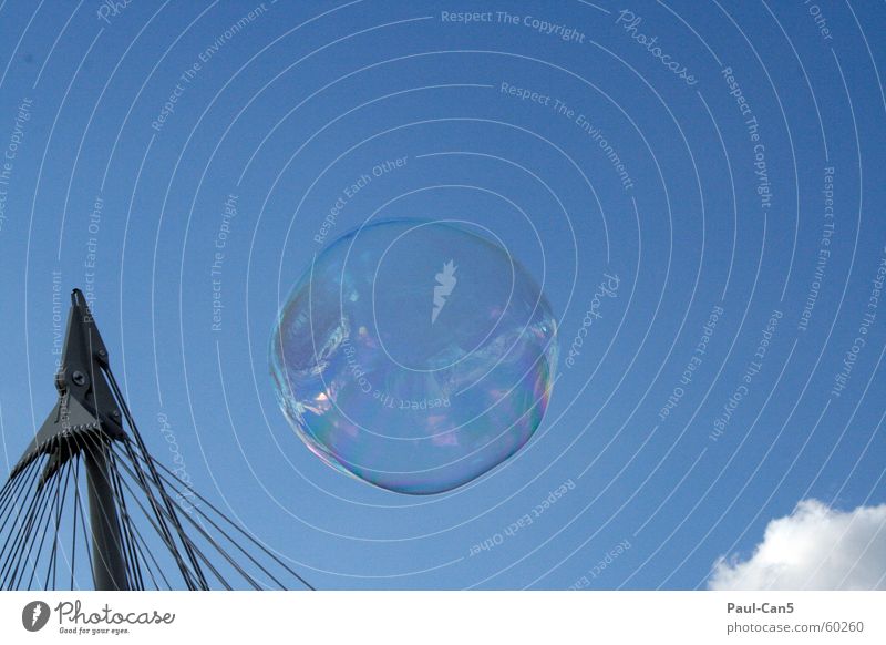 Seifenblase Kinderspiel Klarheit luftig Himmel durchscheinend durchsichtig Freude Freizeit & Hobby frei fliegen Freiheit blau Himmelszelt durchschaubar
