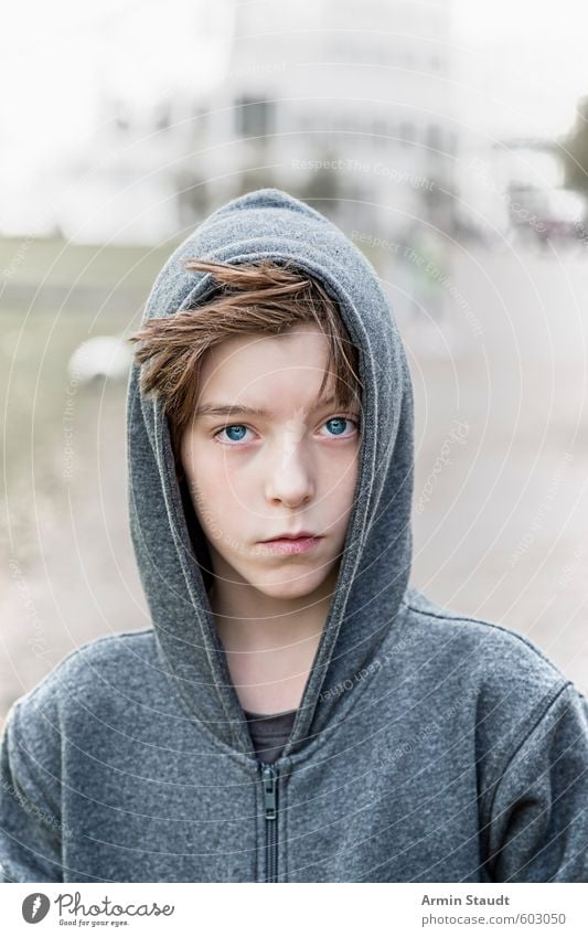 Porträt - Hoodie Stil Mensch maskulin Jugendliche 1 8-13 Jahre Kind Kindheit Mode Kapuze stehen träumen ästhetisch Coolness einfach schön einzigartig natürlich