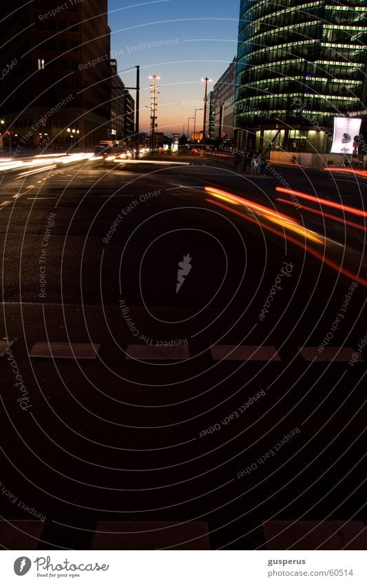 Nachtlichter die 298te Licht Stadt Geschwindigkeit dunkel Zeit Verkehr fahren Zukunft Deutschland Leben pulse PKW Mischung Straße Bewegung light darkness