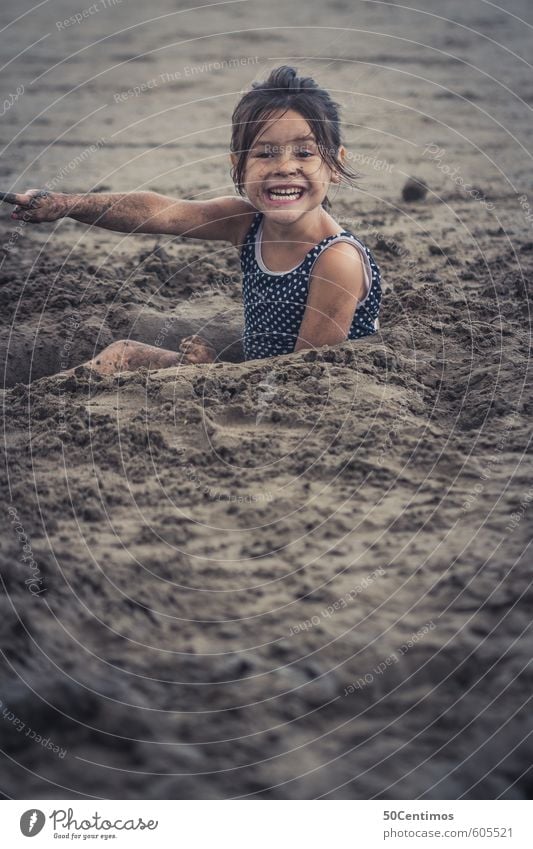 Sandspielen am Sandstrand Reichtum Freizeit & Hobby Spielen Kinderspiel Ferien & Urlaub & Reisen Tourismus Ausflug Ferne Sommer Sommerurlaub Sonne Strand Meer