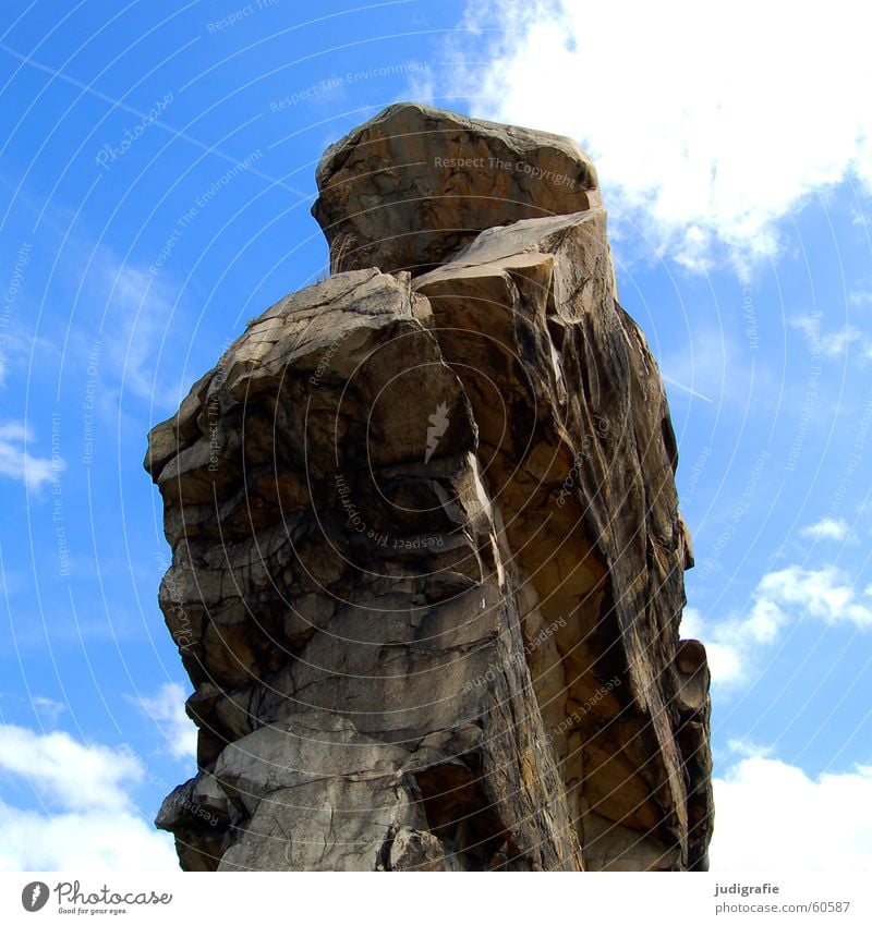 Teufelsmauer Wolken Sandstein Quarz Sediment Erosion Eiszeit Kreidezeit Felsen Stein Himmel blau Harz Natur Landschaft hoch